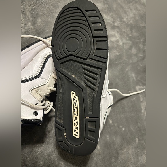 Jordan Classic White and Black Kids Sneakers - Picture 6 of 6